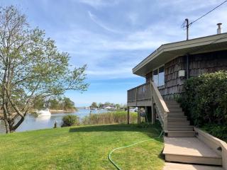 Waterfront Round House View - 4