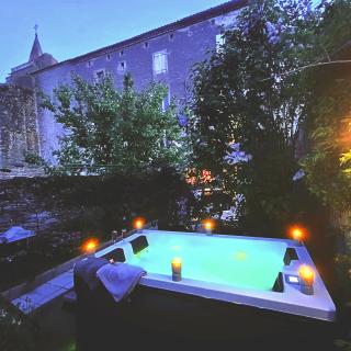 Spa privatif et séjour tout inclus pour 6 proche du Canal du Midi - Maison de charme - 0