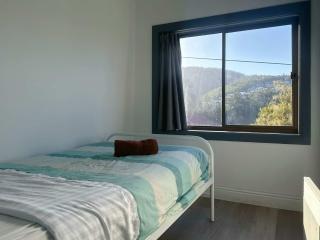 Wellesley Mountain View Getaway near City - 3