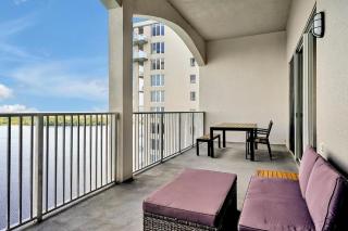 Penthouse Close to Disney area and Malls water view - 3