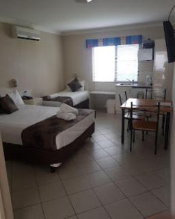 Villa Capri Motel - 8