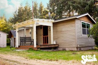 The Shack at Long Beach - A Psychedelic Getaway - 5