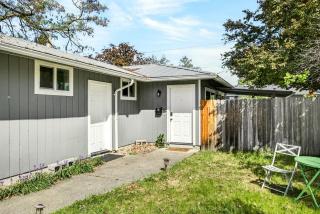 Basecamp GP- Private Unit in Quiet Duplex Near Downtown - 6