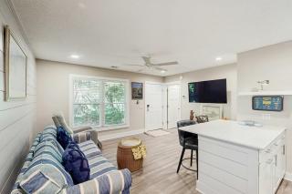Renovated One-Level Walk to Beach 1 BR Condo - 7