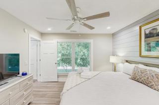 Renovated One-Level Walk to Beach 1 BR Condo - 3