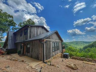Estill Oaks -Luxe Mountain View Retreat -Hot Tub - Private 80-Acre Escape - 2
