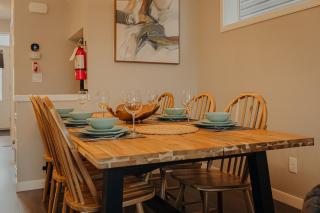 Calgary Peaceful Home with Modern Office Near Hospital and YMCA - 5