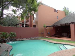 Stylish 1 BR unit, pvt garden, free wifi parking - 5