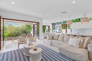 Quintessential Noosa Waterfront Home Heated Pool - 4