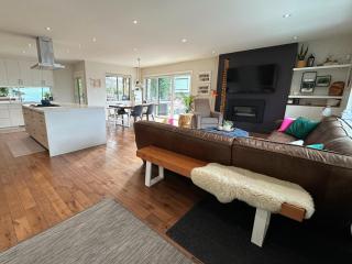 North Van Luxury View Home, Hot Tub, Sleeps 7 - 0