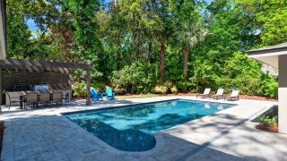 Wisteria by AvantStay Renovated Hilton Head Retreat • Pool Outdoor Kitchen Near Beach - 9