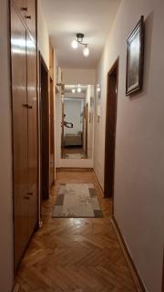 VUK's 5 min from the BEACH Two-Bedroom Apart - 1