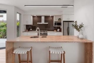 Newly Renovated Modern Noosa River Home With Pool - 4