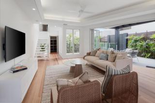 Newly Renovated Modern Noosa River Home With Pool - 3
