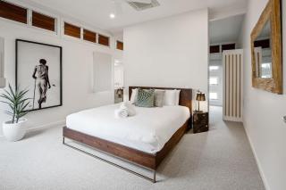 Modern airy duplex steps to River heated pool - 9