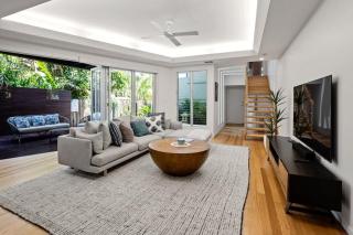 Modern airy duplex steps to River heated pool - 5