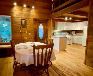 Crystal Mountain Cozy Cabin - 1