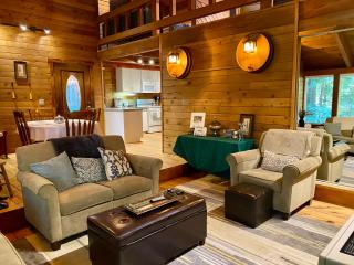 Crystal Mountain Cozy Cabin - 4