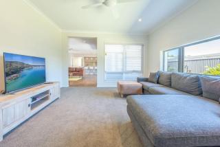 Bright spacious Noosa family home - 6