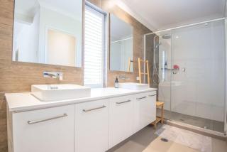 Bright spacious Noosa family home - 4
