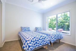 Bright spacious Noosa family home - 2