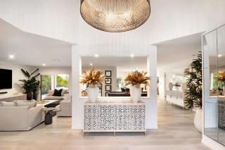 Luxurious impeccably styled waterfront Noosa home - 9