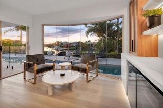 Luxurious impeccably styled waterfront Noosa home - 8
