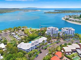Chic Noosa riverside apt with great facilities - 9