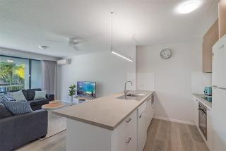 Chic Noosa riverside apt with great facilities - 6