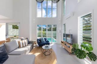 Coastal cool luxury Sunshine duplex heated pool - 9