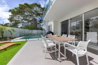 Coastal cool luxury Sunshine duplex heated pool - 4