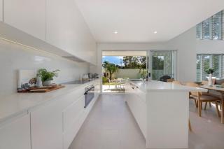Coastal cool luxury Sunshine duplex heated pool - 2