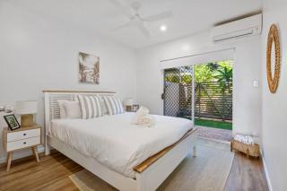 Sophisticated & stylish beachside apartment with pool - 4