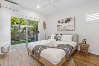 Sophisticated & stylish beachside apartment with pool - 3