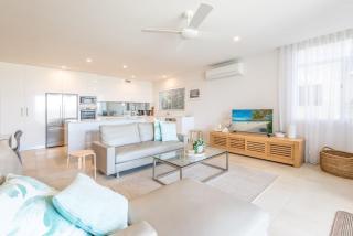 The Outlook Views Pool & Walk to Main Beach - 7