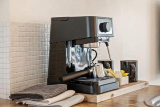 Prime Noosa location with pool - 3