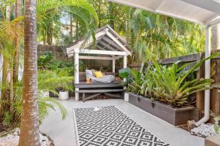 Yarraga Tropical Escape with Pool & Private Rooftop - 5