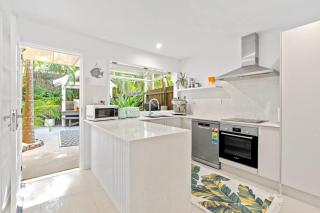 Yarraga Tropical Escape with Pool & Private Rooftop - 2