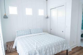 EZ Breezy Beach house on Canal with Private Pool - 7