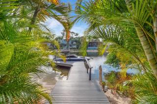 Exclusive waterfront oasis with private beach & pool - 5