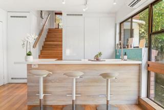 Tropical Paradise Modern Apt Walk to Noosa Beach - 2