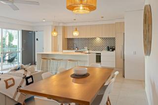 Serene Noosa Hideaway Views Pool & Walk to Beach - 8