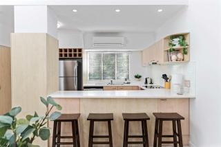 Immaculate Riverside Apartment With Heated Pool - 3