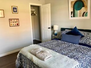 Casa Alegre - WiFi Spacious Stay Near RRG and Shops Great for Large Groups Remote Work Big Backyard and Fire Pit - 8