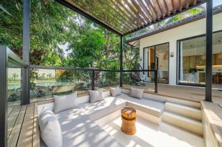 Julia - Luxurious Villa with Panoramic Jungle Views and Expansive Pool - 6