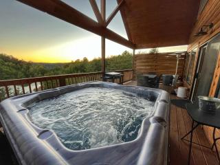 Cozy Hollow - Private Pond Hot Tub Forest View Private Fire Pit 10 Min Drive to Natural Bridge State Park - 0