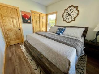 Cozy Hollow - Private Pond Hot Tub Forest View Private Fire Pit 10 Min Drive to Natural Bridge State Park - 7
