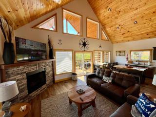Cozy Hollow - Private Pond Hot Tub Forest View Private Fire Pit 10 Min Drive to Natural Bridge State Park - 6