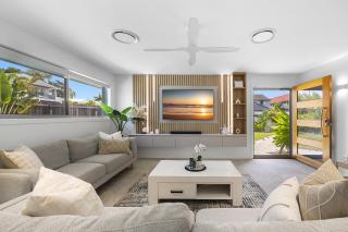 Spacious 4-Bed Coastal Home with Pool - 7