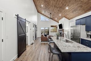 Date Night Cabin - Romantic Sauna Views Hot Tub - 1